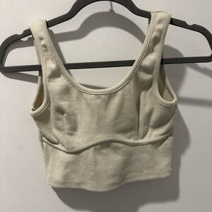 SIGNATURE scoop cropped beige tank top